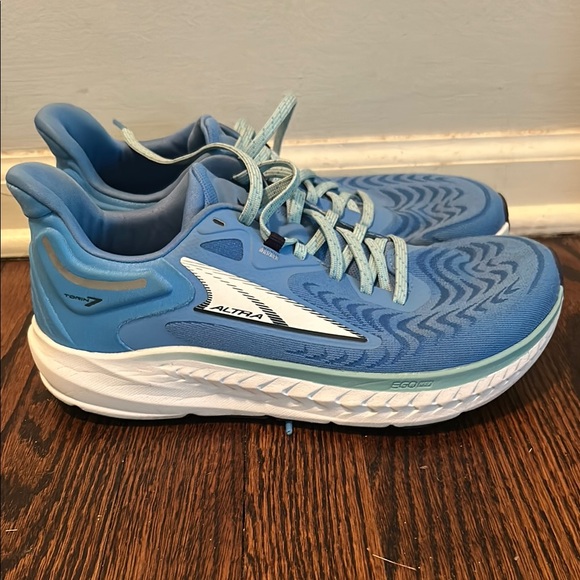 Altra women’s Torin 7 size 9 Blue and White Athletic Shoes - Picture 1 of 5
